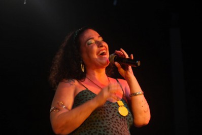 Adriana Passos retorna ao município para segunda apresentação gratuita na Cawell