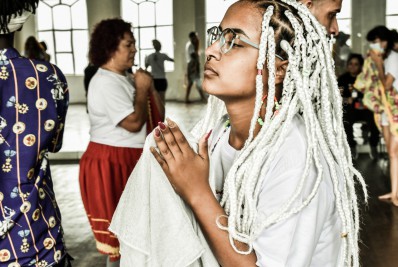 Oficina com práticas corporais inspiradas em figuras de terreiro acontece em Caxias