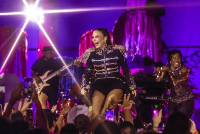 Ivete Sangalo revela segredo para manter a energia em shows: 'Vou ficando doida'
