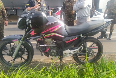 Lentidão por conta de acidente com motociclista causa engavetamento