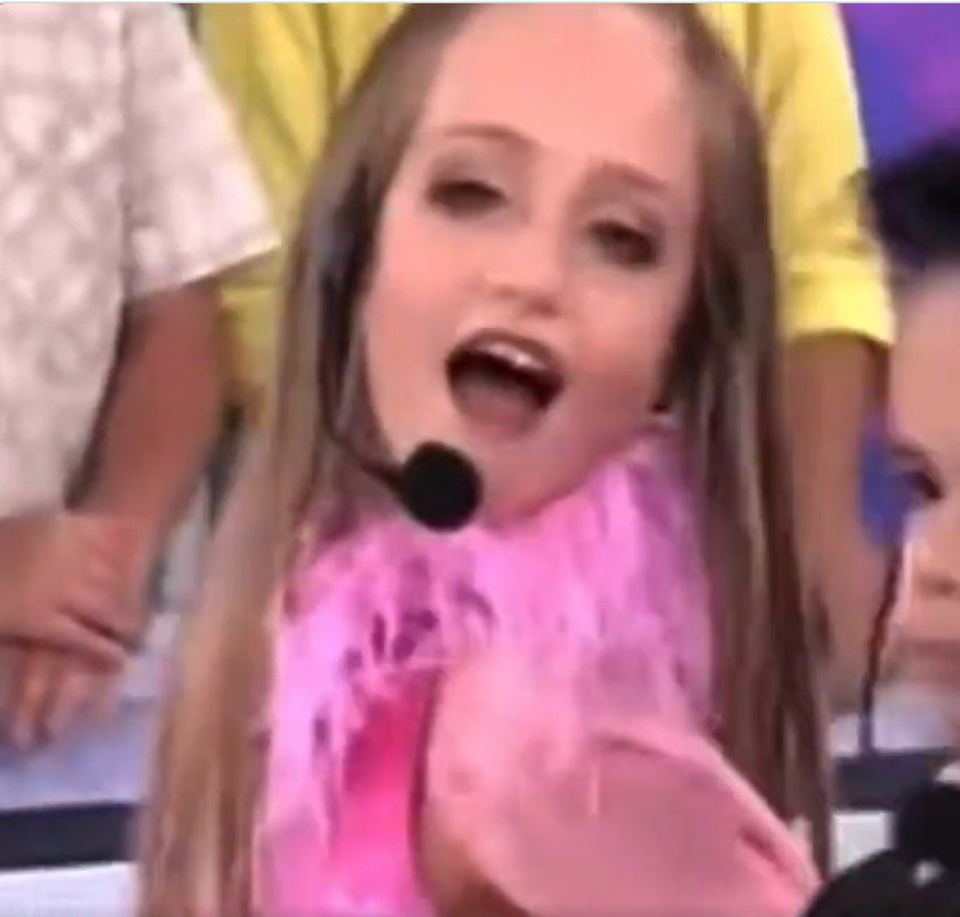 Bruna Griphao dança no programa 'TV Xuxa', em 2008 - Reprodução de vídeo