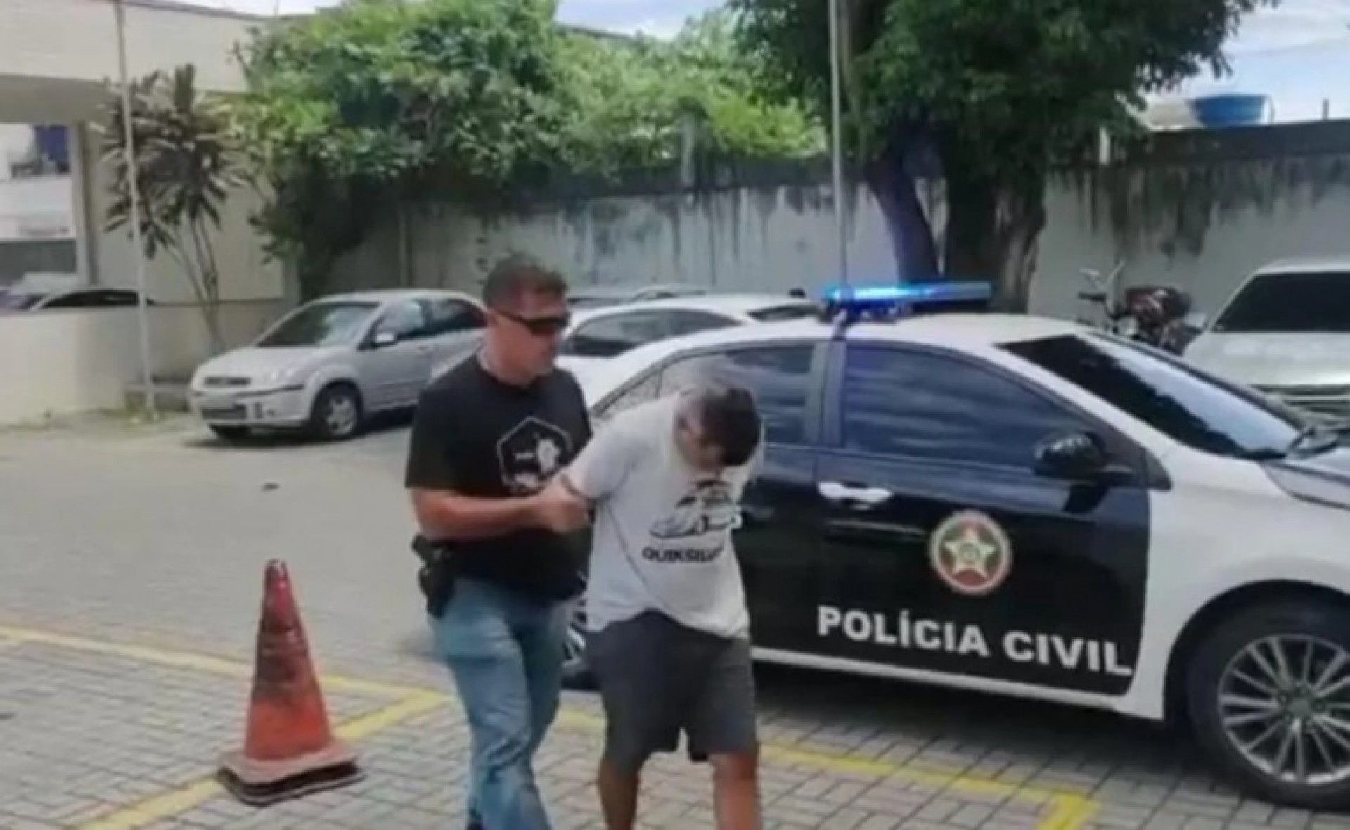 Acusado foi preso por agentes da Delegacia de Homicídios da Baixada Fluminense (DHBF) - Divulgação