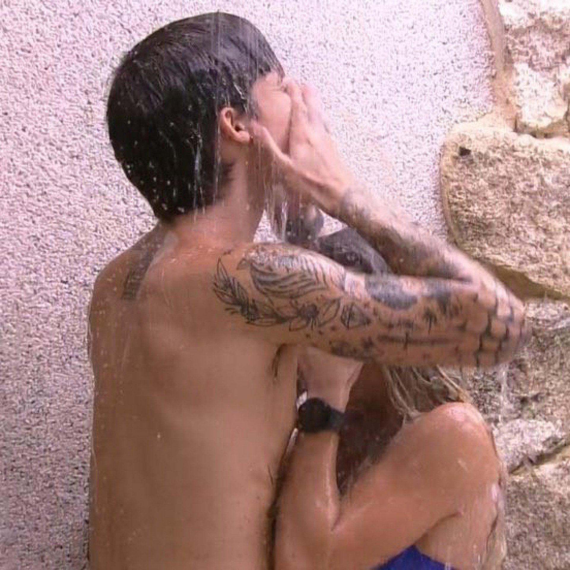 O casal tomou banho junto na manhã desta quinta-feira - Reprodução