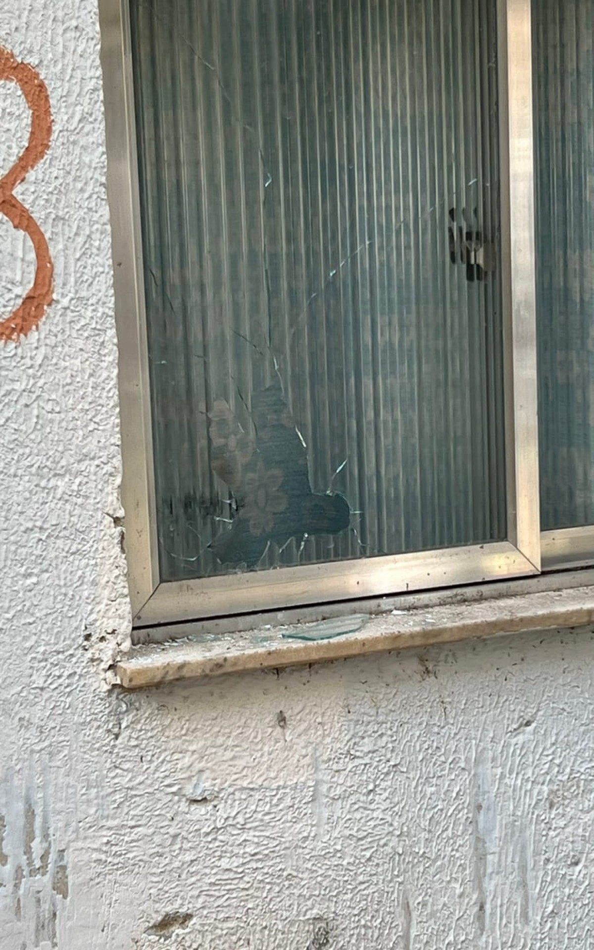 Casas de moradores foram atingidas por balas perdidas durante o intenso tiroteio na Gardênia Azul - Rede Social