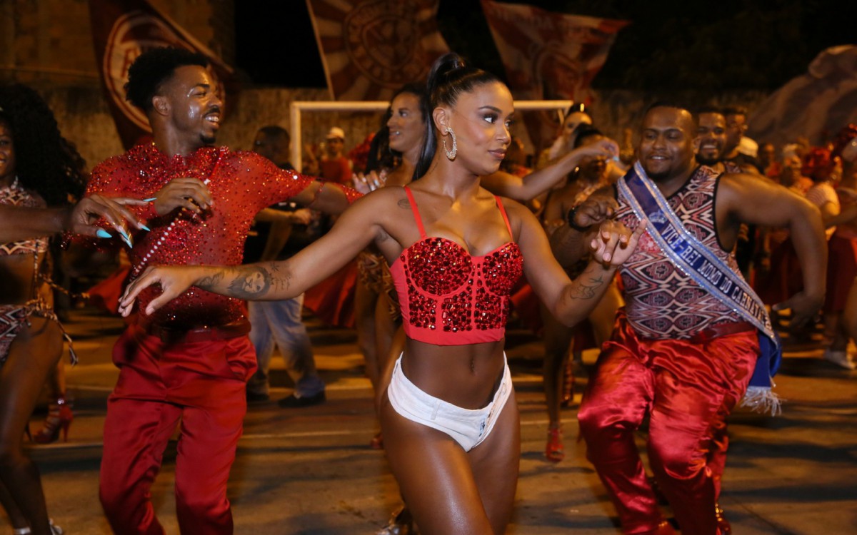 Musa do Salgueiro, Rebecca samba muito em primeiro ensaio do ano