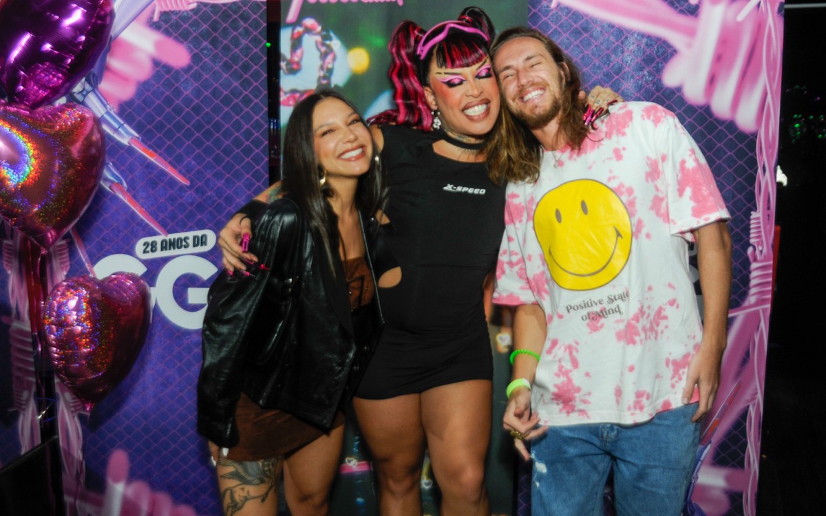Priscilla Alcantara e Vitor Kley prestigiam anivers&aacute;rio de Gloria Groove 