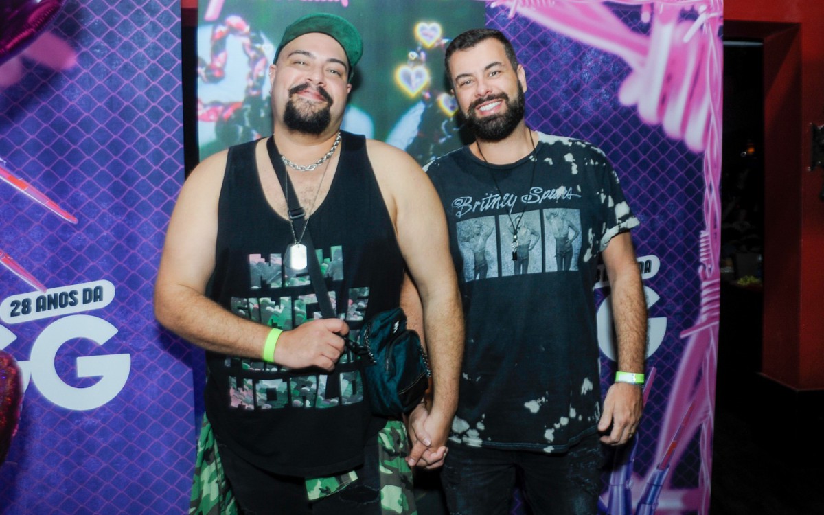 Thiago Abravanel e o Fernando Poli prestigiam anivers&aacute;rio de Gloria Groove 