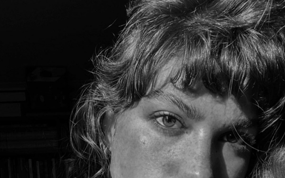 A atriz Giovanna Grigio contou em entrevista &agrave; 'Revista Quem' que estava h&aacute; um tempo longe das cenas rom&acirc;nticas com homens, e revelou como foi fazer par com Bruno Montaleone