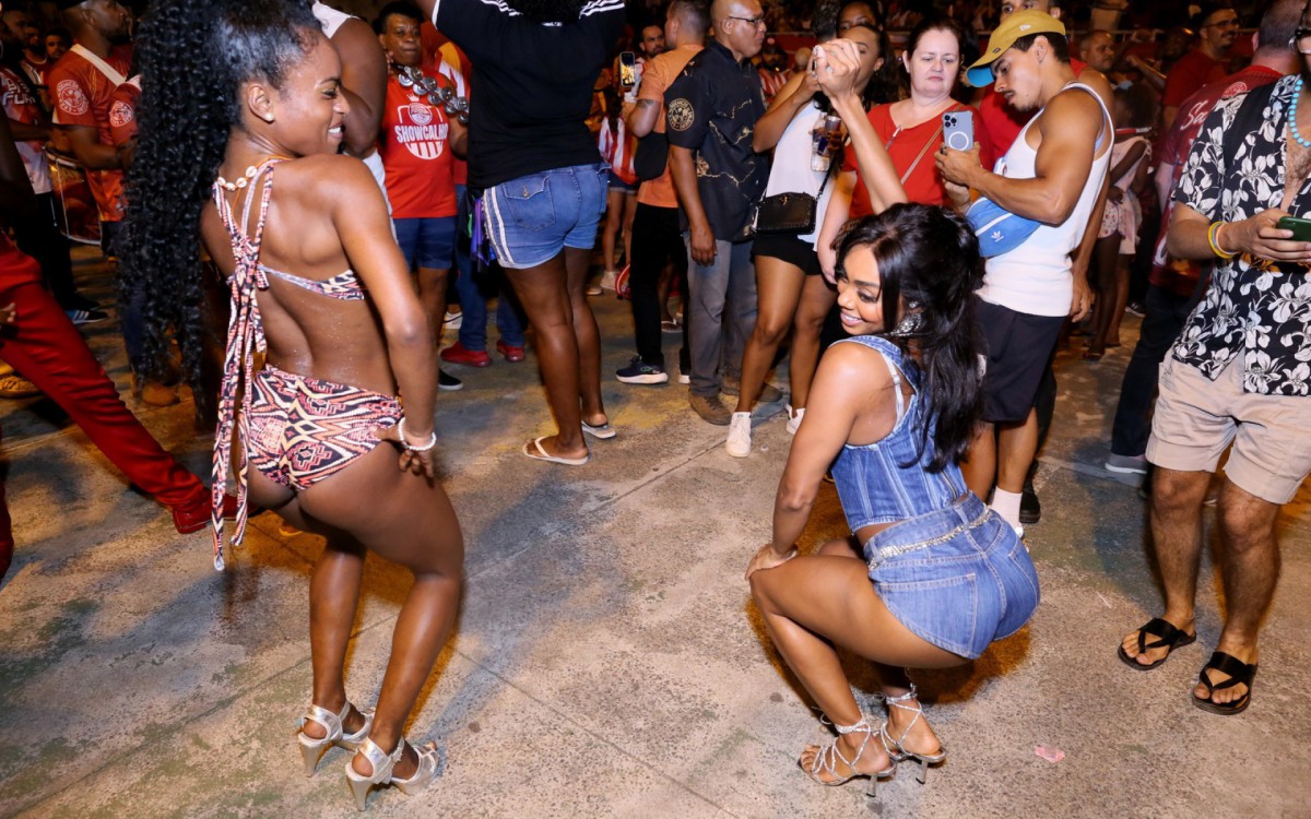 Musa do Salgueiro, Dandara Mariana samba muito em primeiro ensaio do ano