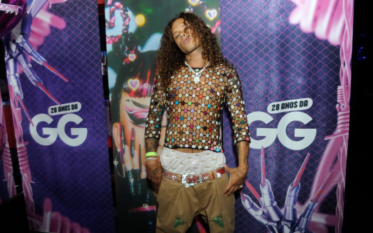 Vit&atilde;o prestigia anivers&aacute;rio de Gloria Groove 