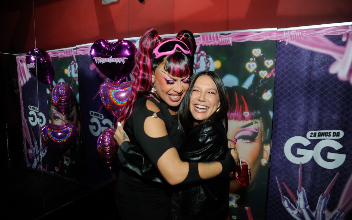 Priscilla Alcantara prestigia anivers&aacute;rio de Gloria Groove 