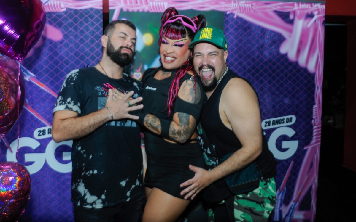 Thiago Abravanel e o Fernando Poli prestigiam anivers&aacute;rio de Gloria Groove 