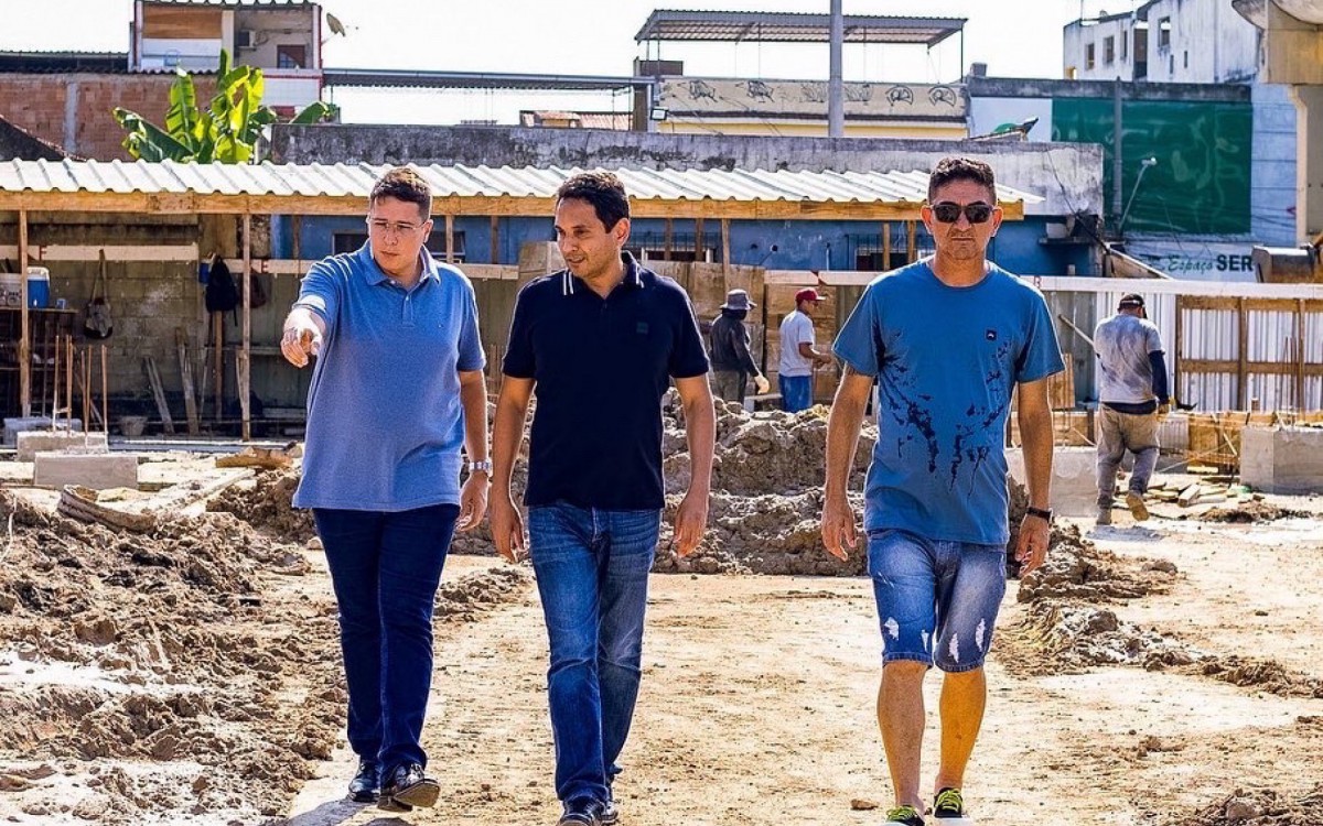 O prefeito Abra&atilde;ozinho David, o secret&aacute;rio de Cultura Ant&ocirc;nio Carlos e o vereador Fl&aacute;vio Vergueiro, visitaram as obras iniciais do futuro Teatro Municipal