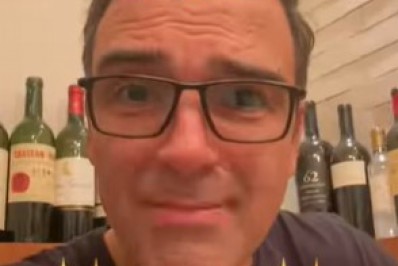 Tadeu Schimdt come rabada pela primeira vez e compartilha reação: 'Acho que eu ia ter dificuldades na xepa'