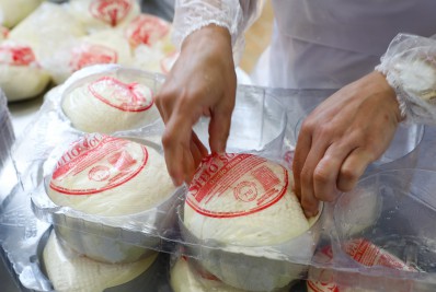 Cláudio Castro disponibiliza R$ 2 milhões para produtores de leite do Rio