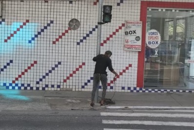 Artista de rua é preso após agredir GM de Cabo Frio com gancho de ferro