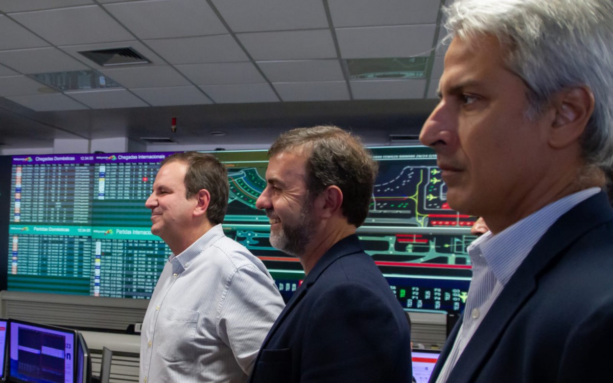 Paes se reuniu com os ministros de Portos e Aeroportos, Márcio França, e do Turismo, Daniela Carneiro, para debater o futuro dos aeroportos RioGaleão e Santos Dumont
- Érica Maritin/Agência O DIA