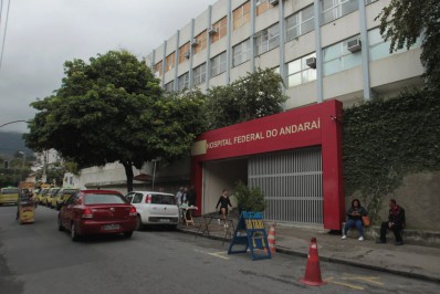 Família faz apelo por transferência de paciente diagnosticado com câncer e bactéria no sangue