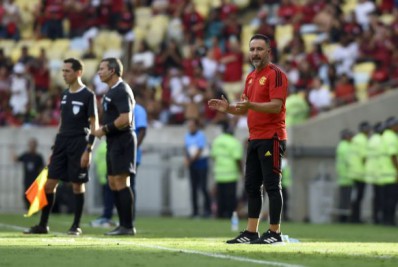 Vítor Pereira elogia o Flamengo após goleada, mas coloca os pés no chão: 'Nível das equipes é diferente'