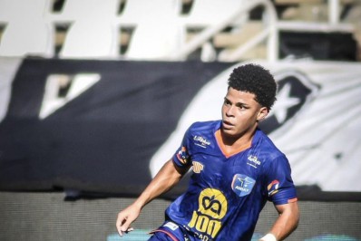 Botafogo e Vasco teriam feito sondagem por destaque do Campeonato Carioca