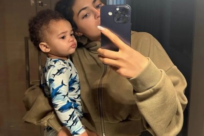 Kylie Jenner mostra filho caçula pela primeira vez e revela novo nome do menino