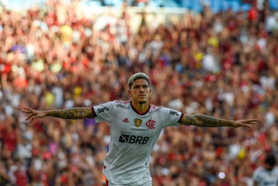 Pedro iguala Renato Abreu e se torna o terceiro maior artilheiro do Flamengo no século XXI