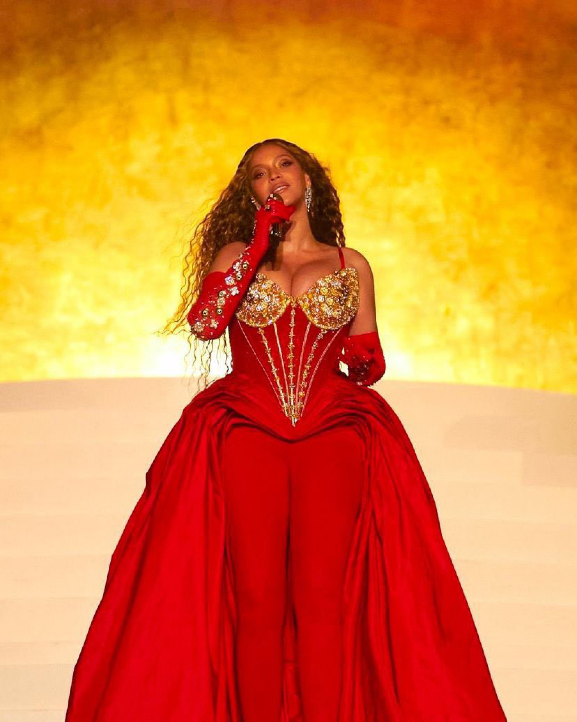 Beyoncé volta aos palcos após quatro anos com apresentação luxuosa em Dubai - Reprodução/Twitter