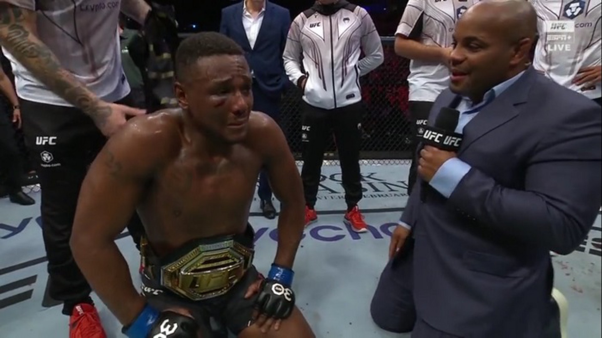 Jamahal Hill venceu Glover e faturou cinturão vago dos meio-pesados - (Foto: Reprodução UFC)