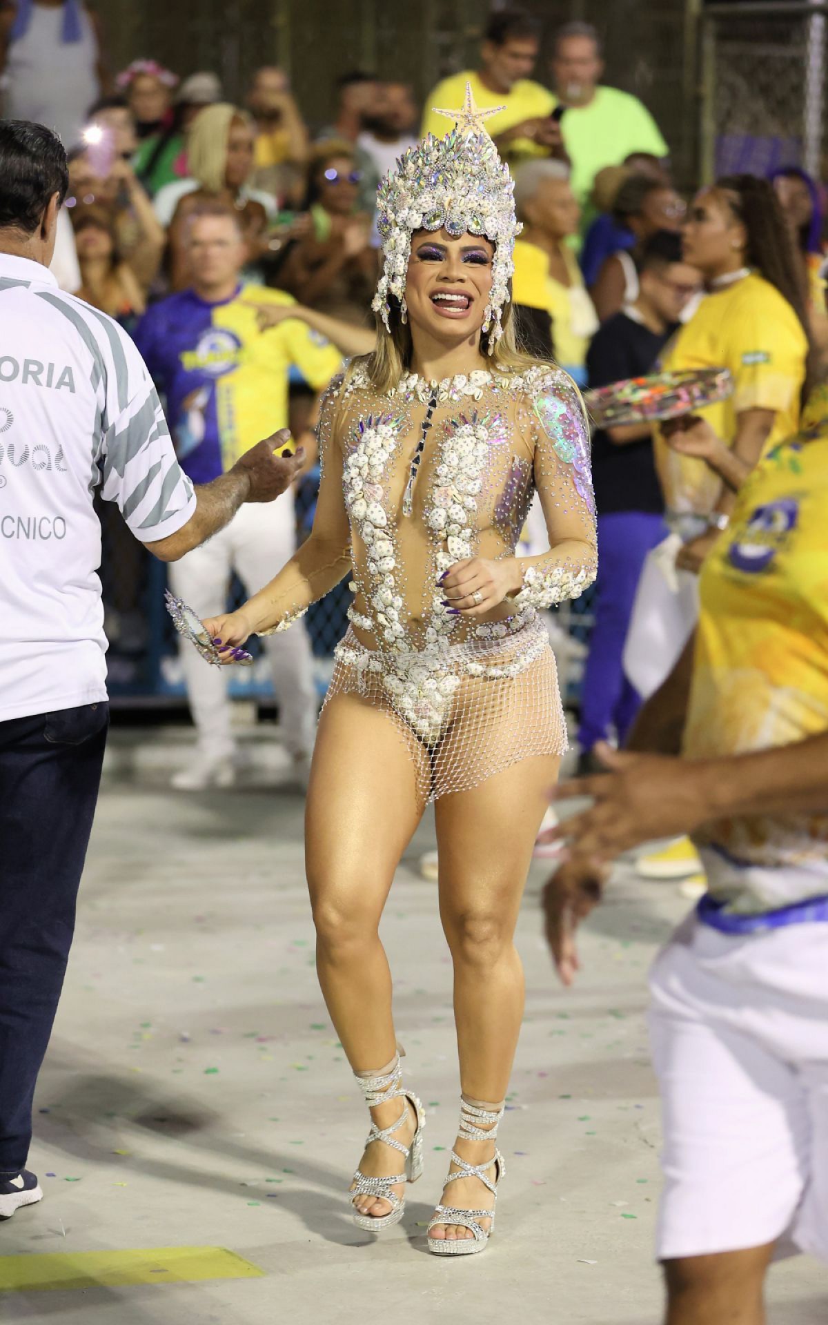 Lexa participa do ensaio t&eacute;cnico da Unidos da Tijuca na Marqu&ecirc;s de Sapuca&iacute; 