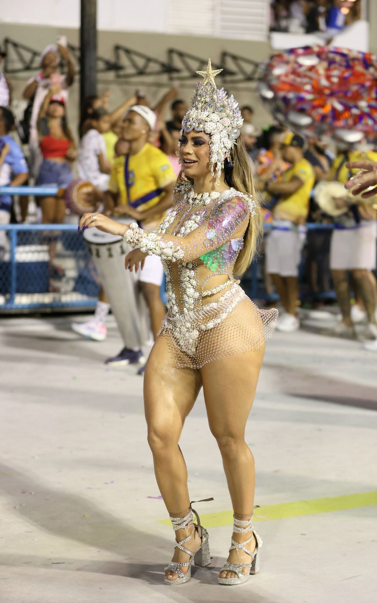 Lexa participa do ensaio t&eacute;cnico da Unidos da Tijuca na Marqu&ecirc;s de Sapuca&iacute; 