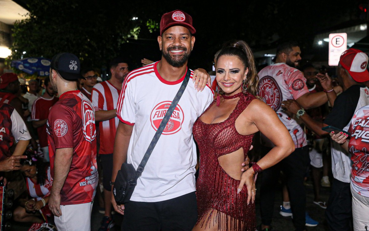 Viviane Ara&uacute;jo e o marido, Guilherme Milit&atilde;o, no ensaio do Salgueiro