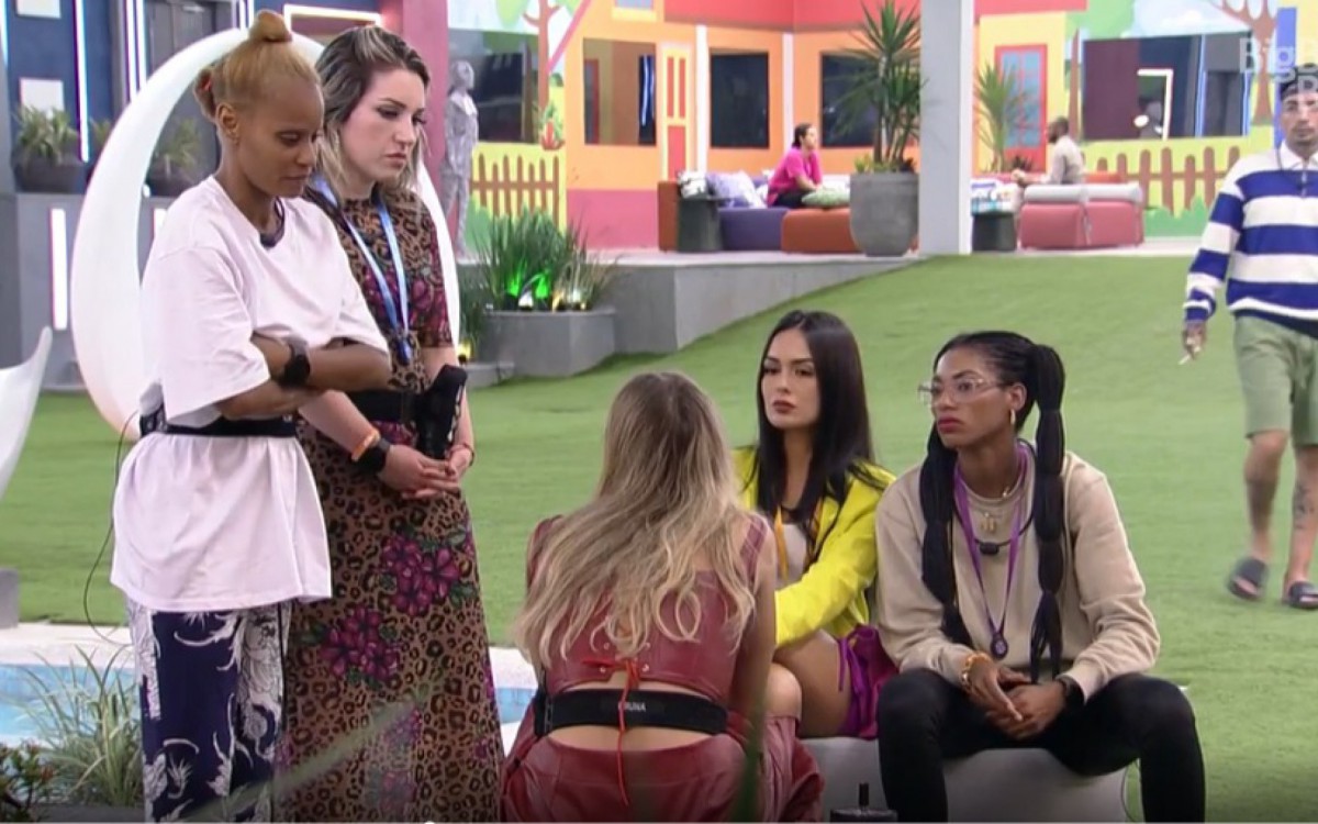 Bruna Griphao relembra relacionamento abusivo