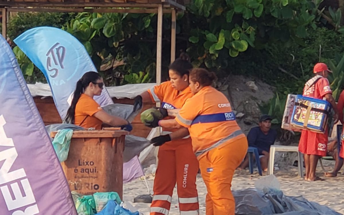 Comlurb recolhe 640,4 toneladas de resíduos das areias das praias no feriadão de São Sebastião - Divulgação / Comlurb