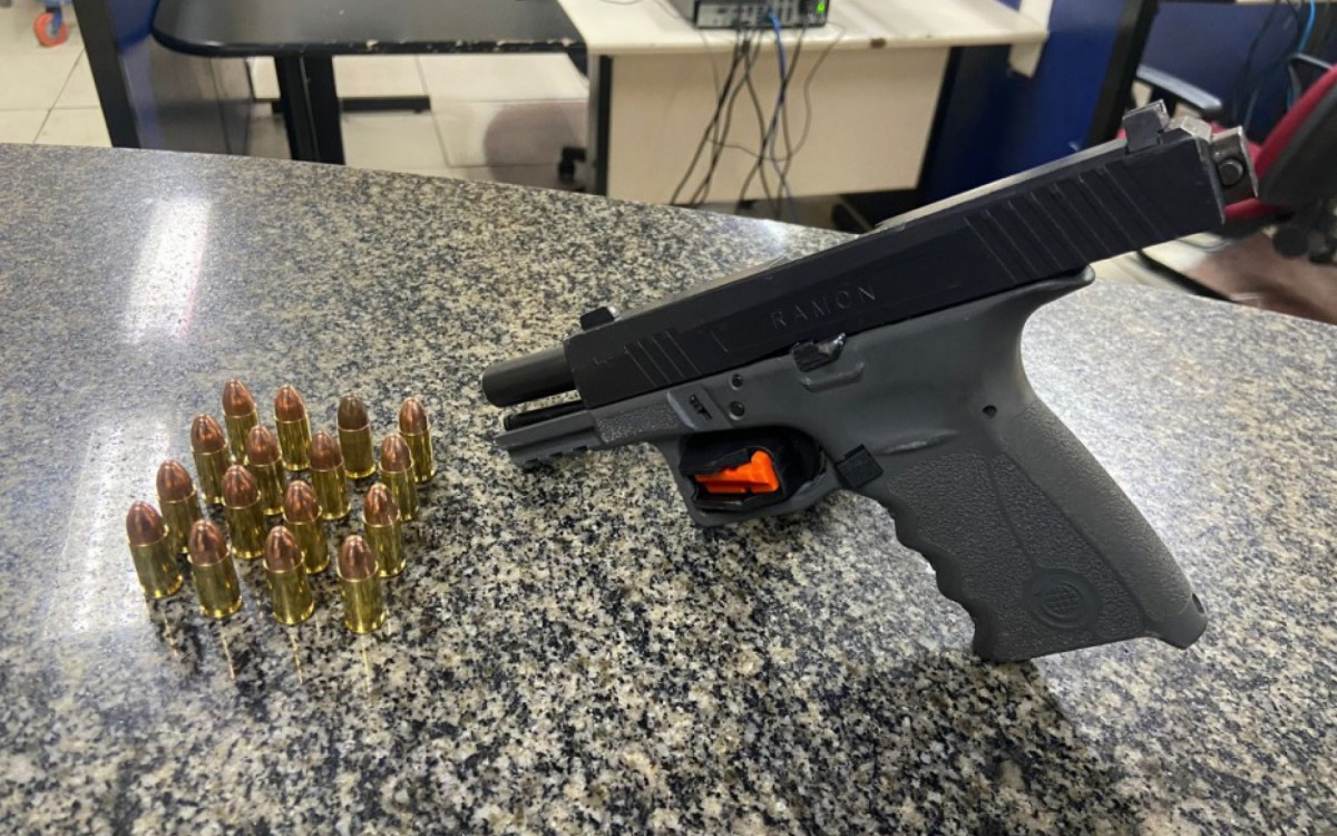 Com "Pok&eacute;mon", foram apreendidos uma pistola Glock G17 calibre 9mm com numera&ccedil;&atilde;o raspada e 16 cartuchos