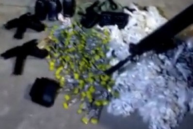 Trio é preso por envolvimento com o tráfico de drogas em Meriti