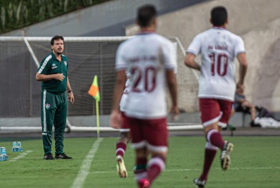 Diniz elogia Giovanni e justifica mudanças na escalação do Fluminense: 'Pré-temporada não terminou'