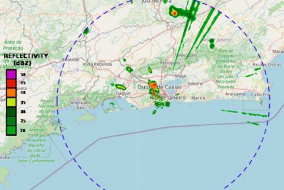 Chuva forte derruba árvores, causa transtornos e Rio entra em estágio de atenção
