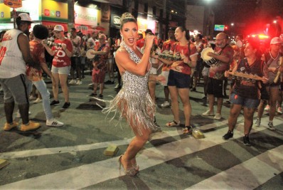 Porto da Pedra leva gonçalenses para as ruas em mais um ensaio