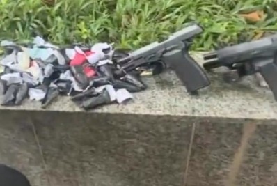 PM apreende pistolas e drogas em ação com criminoso ferido e outro preso em Belford Roxo