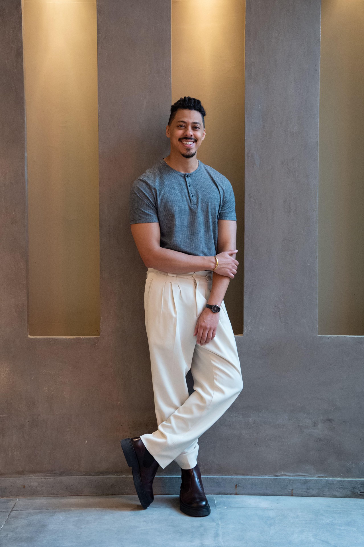 Luis Navarro interpreta Mark na novela 'Todas as Flores' - Globo/Estevam Avellar