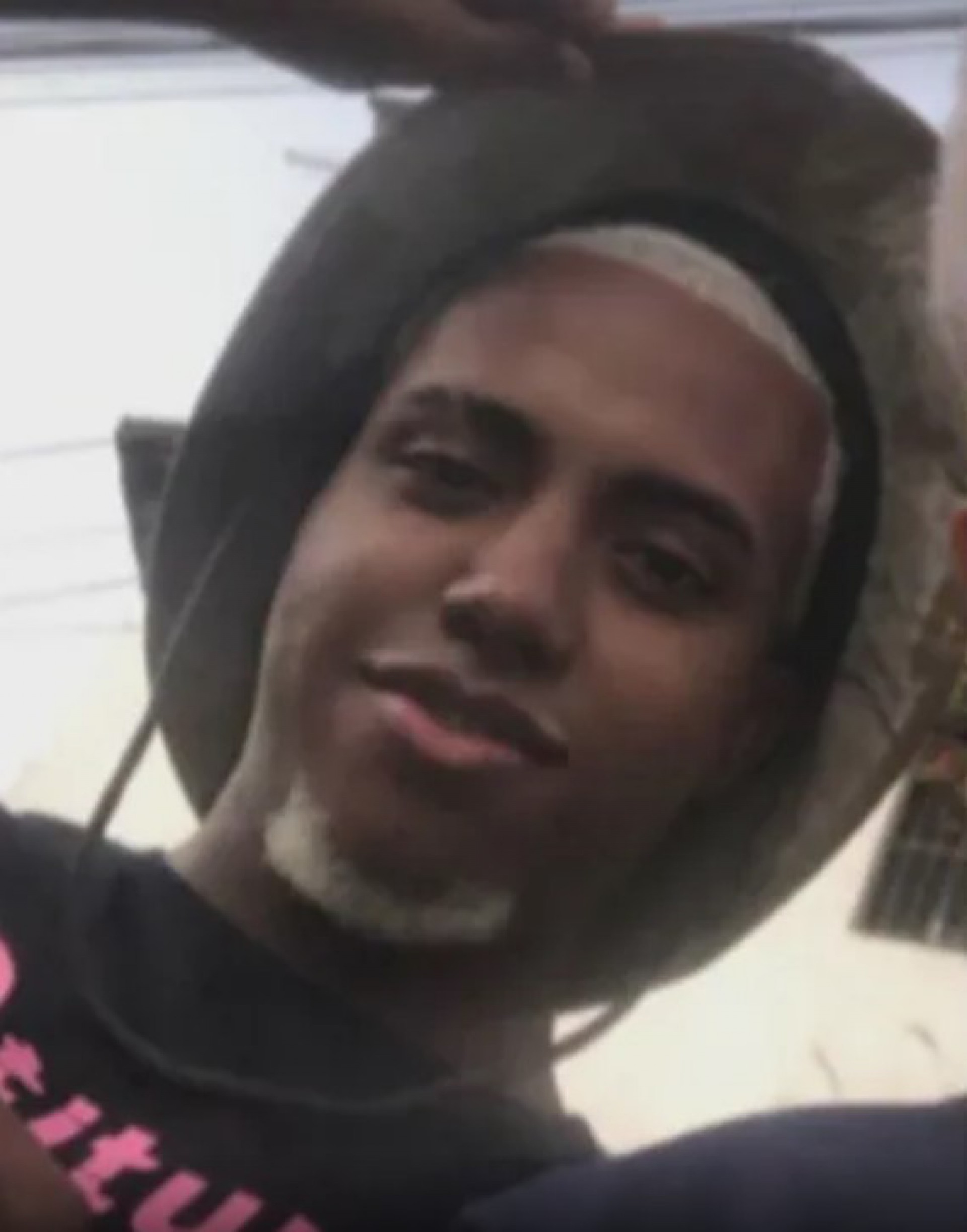 Daniel Eduardo Silveira Pinheiro, de 18 anos, vai ser enterrado na tarde deste domingo (22)