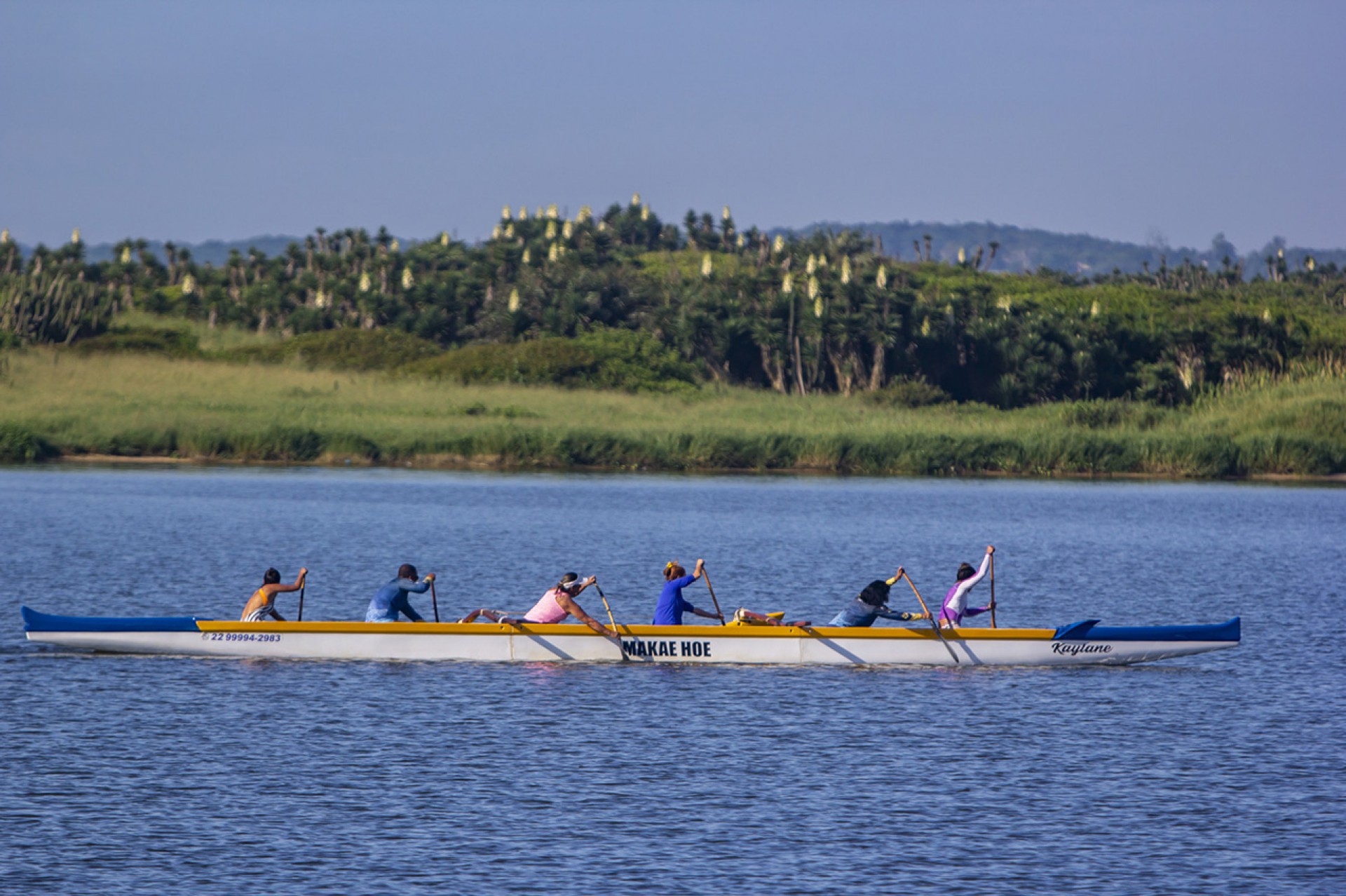 Um dos pontos de encontro de Maca&eacute; &eacute; a Lagoa de Imboassica, local exuberante, onde a Lagoa se separa do mar apenas por uma faixa de areia - Divulga&ccedil;&atilde;o/Romulo Campos