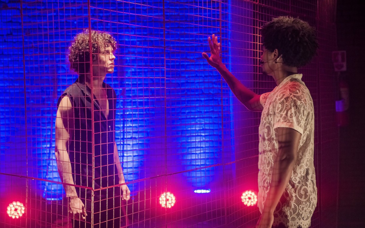 Em cartaz no Rio, a pe&ccedil;a 'Textos Cru&eacute;is Demais' foi inspirada em livro de poemas escrito por Igor Pires - Divulga&ccedil;&atilde;o