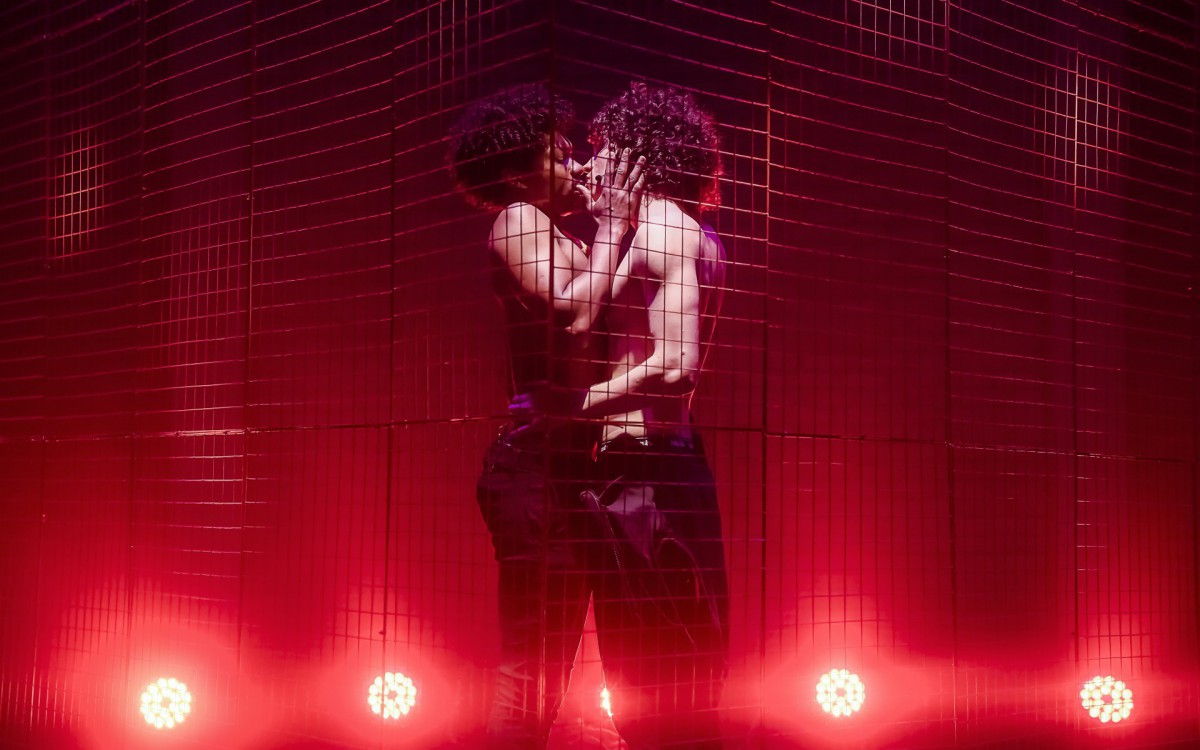 Em cartaz no Rio, a pe&ccedil;a 'Textos Cru&eacute;is Demais' foi inspirada em livro de poemas escrito por Igor Pires - Divulga&ccedil;&atilde;o