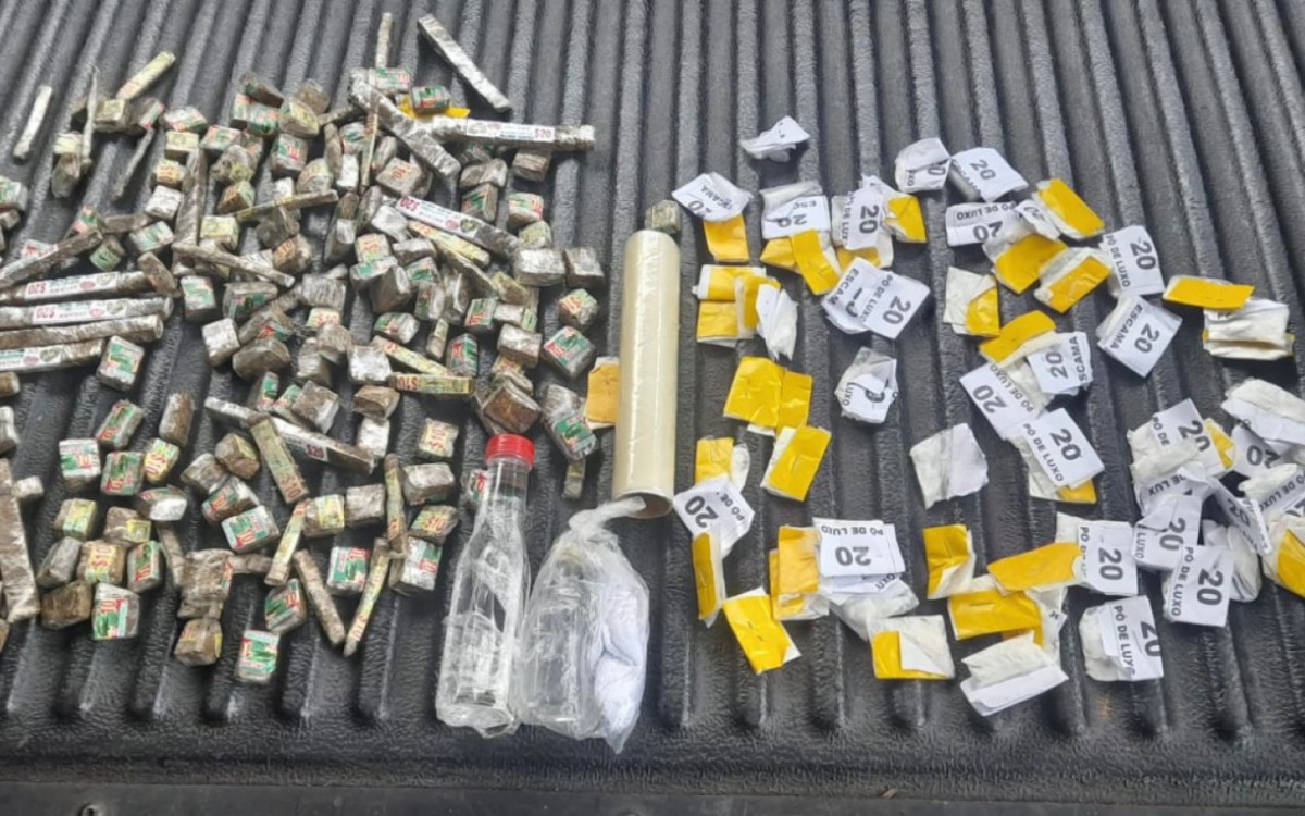 Ap&oacute;s o confronto, agentes do BPChq vasculharam a regi&atilde;o e apreenderam drogas