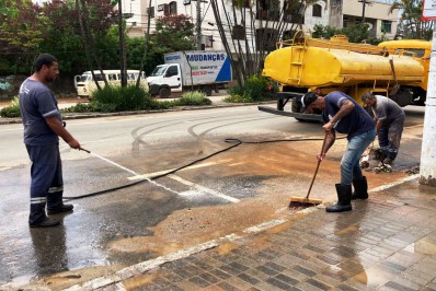 Estágio de Atenção: Prefeitura de Teresópolis intensifica limpeza de ruas e desobstrução de galerias pluviais após chuva forte