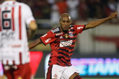 Lorran supera Vinicius Junior e quebra recorde no Flamengo