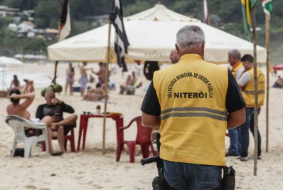 Fiscalização e conscientização acontecem nas praias no fim de semana