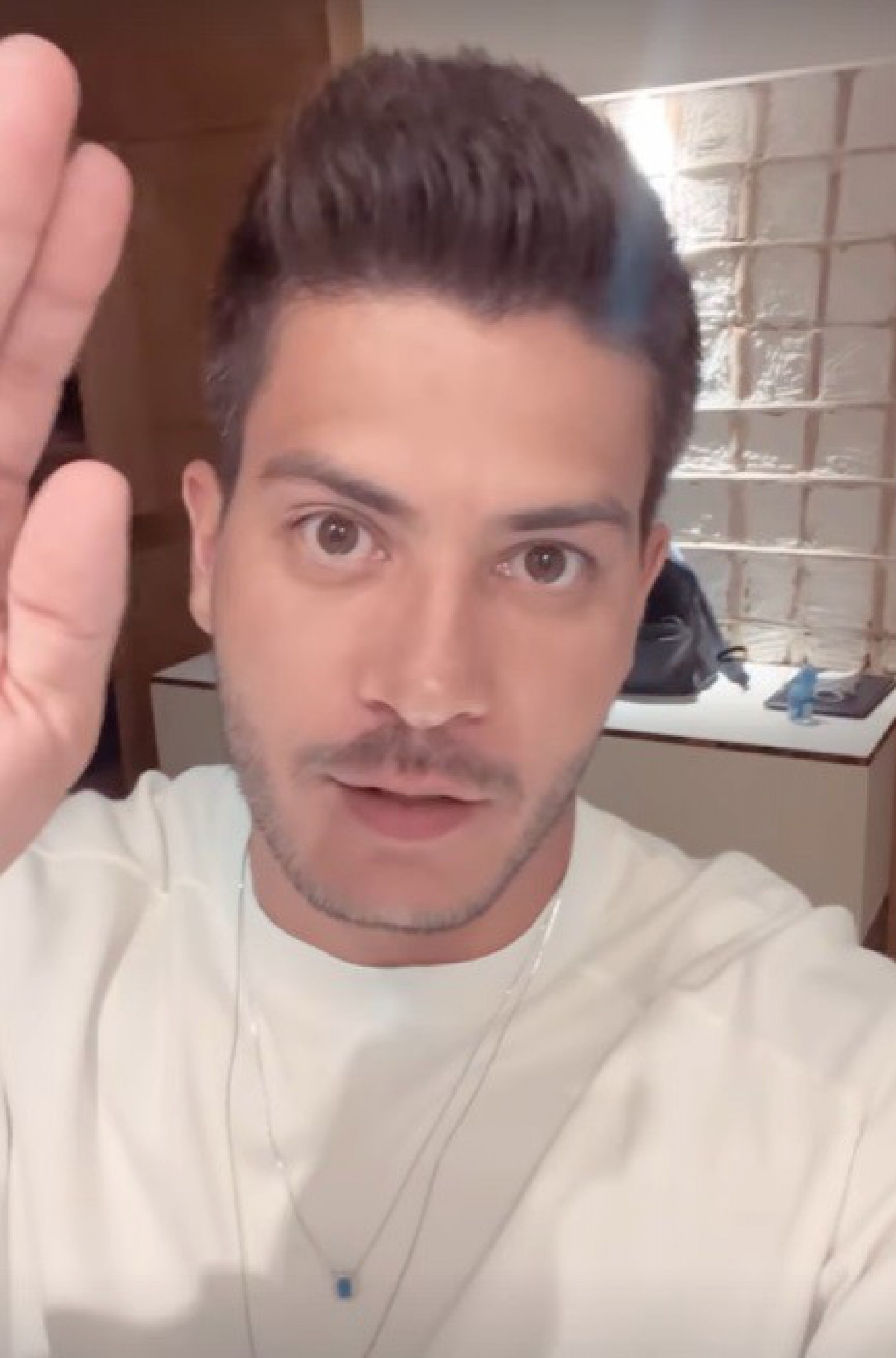 Arthut Aguiar nega romance com Deolane Bezerra - Reprodução do Instagram