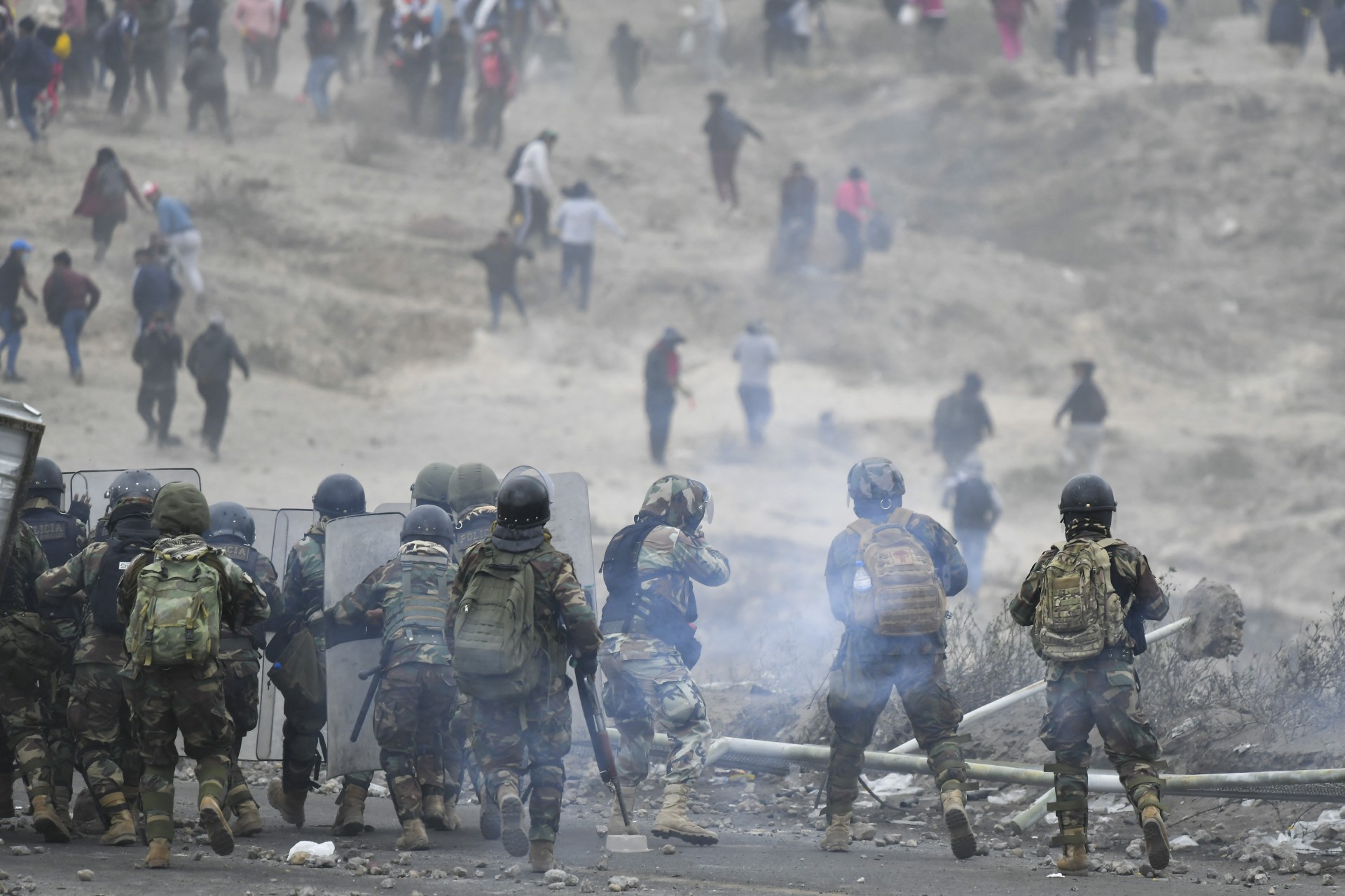 A escalada de protestos que bloqueiam estradas tem causado o desabastecimento de produtos básicos em várias cidades peruanas - AFP